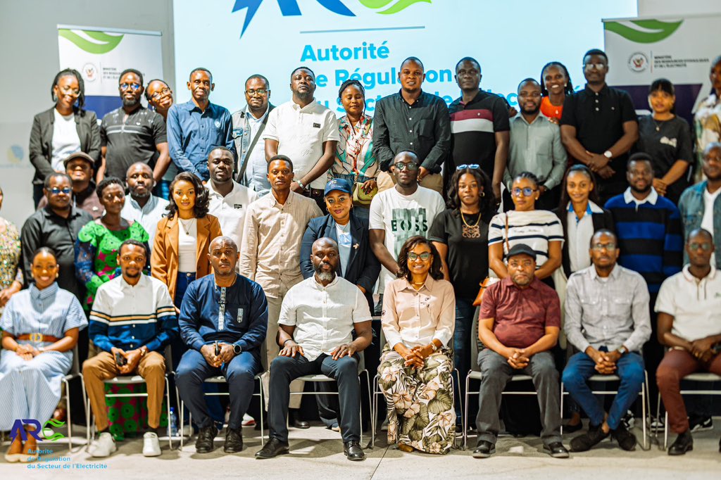 KombeGauthier's tweet photo. Ce 03 juin 2026, la Direction Générale de l’Autorité de Régulation du secteur de l’Électricité (ARE) a réuni à Silikin Village l’ensemble de son personnel dans le cadre d’une rencontre stratégique.

À cette occasion, Madame la Directrice Générale, @SORAZIZ, a insisté sur un nouveau dynamisme institutionnel résolument orienté vers l’action, notamment la nécessité de clarifier et d’accélérer les processus administratifs afin d’améliorer le taux d’accès à l’électricité et de contribuer à la résorption du déficit énergétique du secteur industriel.

Cette rencontre s’inscrit dans la dynamique de partage des orientations stratégiques et de renforcement de la cohésion interne au sein de l’ARE, autour des priorités de l’institution et des enjeux opérationnels majeurs.

Elle a également permis de renforcer l’alignement des équipes et la compréhension commune des missions assignées à l’ARE.

🔗 https://t.co/4fIAjEPX5B…

#ARE #DirectionGénérale #Gouvernance #VisionStratégique #PerformanceInstitutionnelle #Cohésion