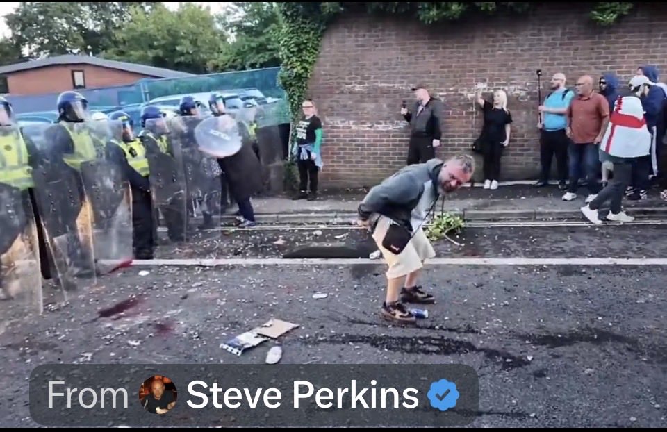 Negscratch's tweet photo. Such a sombre and dignified response to the death of a young man.  

I do hope you are proud @Nigel_Farage. https://t.co/kSZ8vx544l