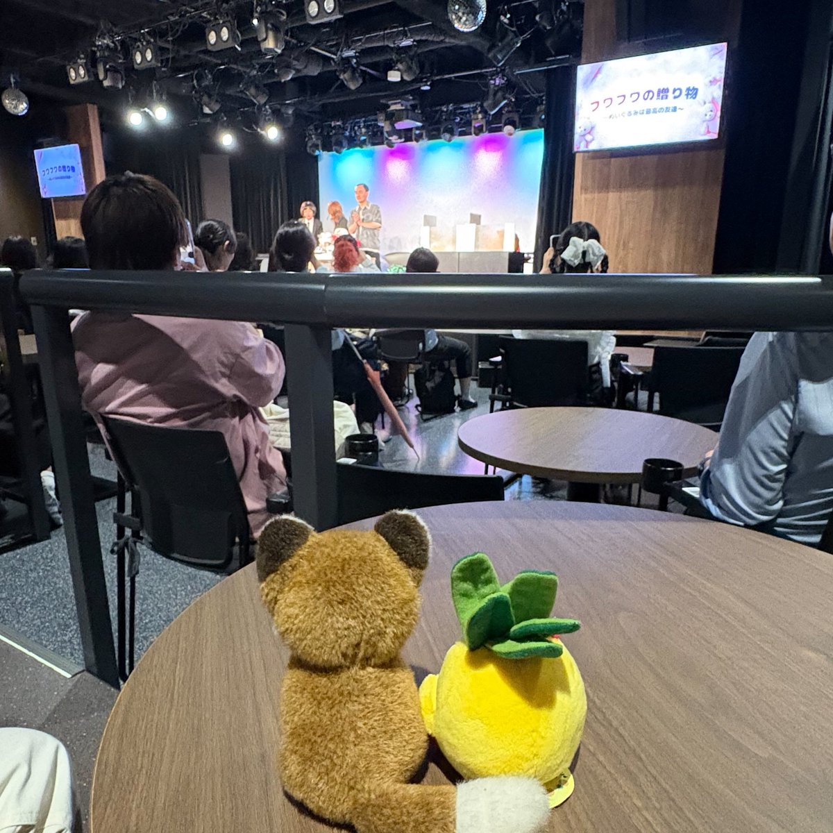 pukitann's tweet photo. 昨日はDrハインリッヒとななまがり森下によるぬいぐるみトークライブにいってきた🧸
3人へのぬいぐるみ愛に心打たれた…私ももっとお友達を大事にしたいなと。めちゃ癒される時間だった🧸
お気に入りのぬい（2枚目はせとうちわたる、というキャラです）とライブが見れて嬉しい❤️ https://t.co/c64kxE5nlR