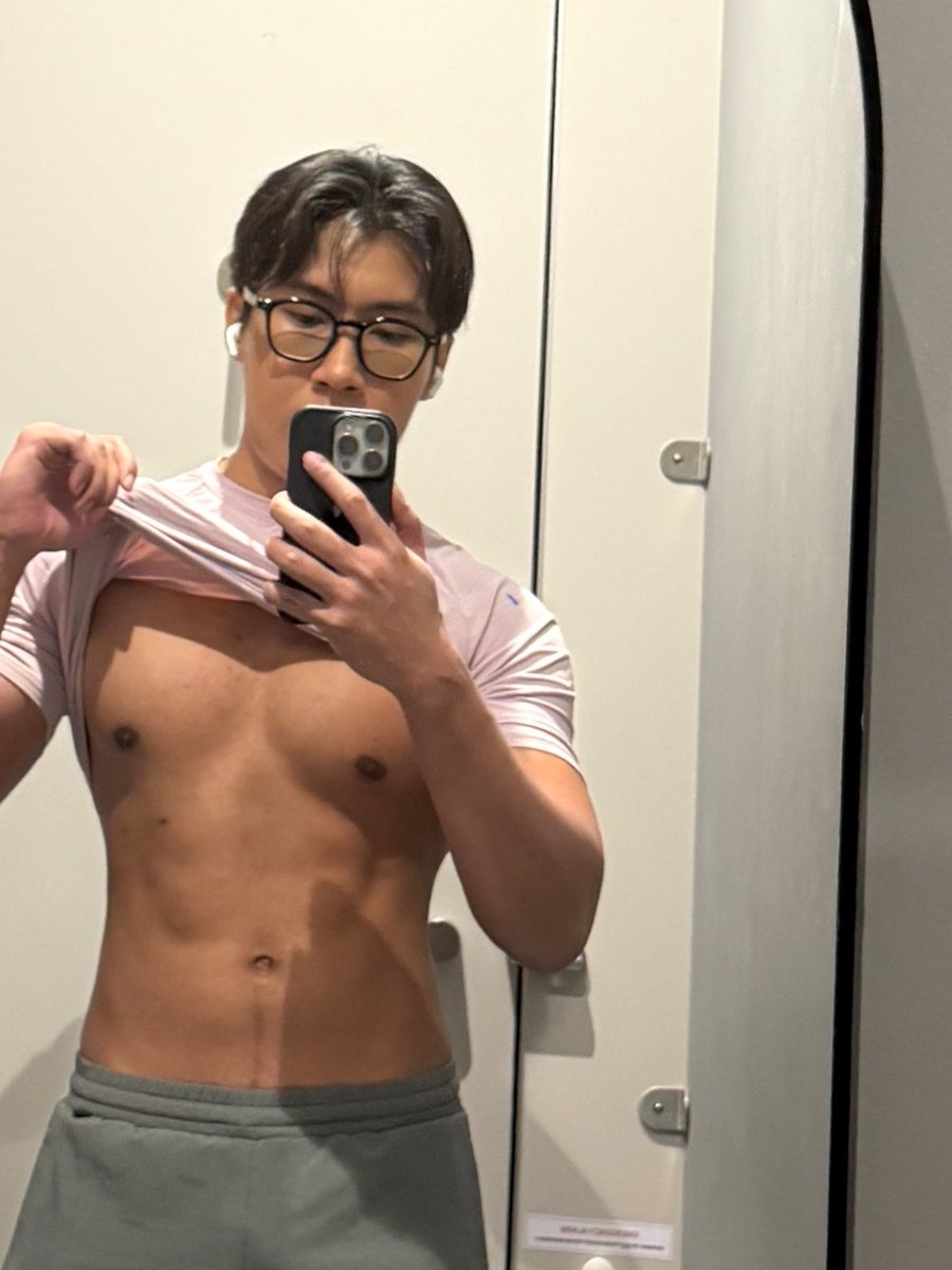 stygianr's tweet photo. idk how u guys gym after work https://t.co/tLJpxqOLn2