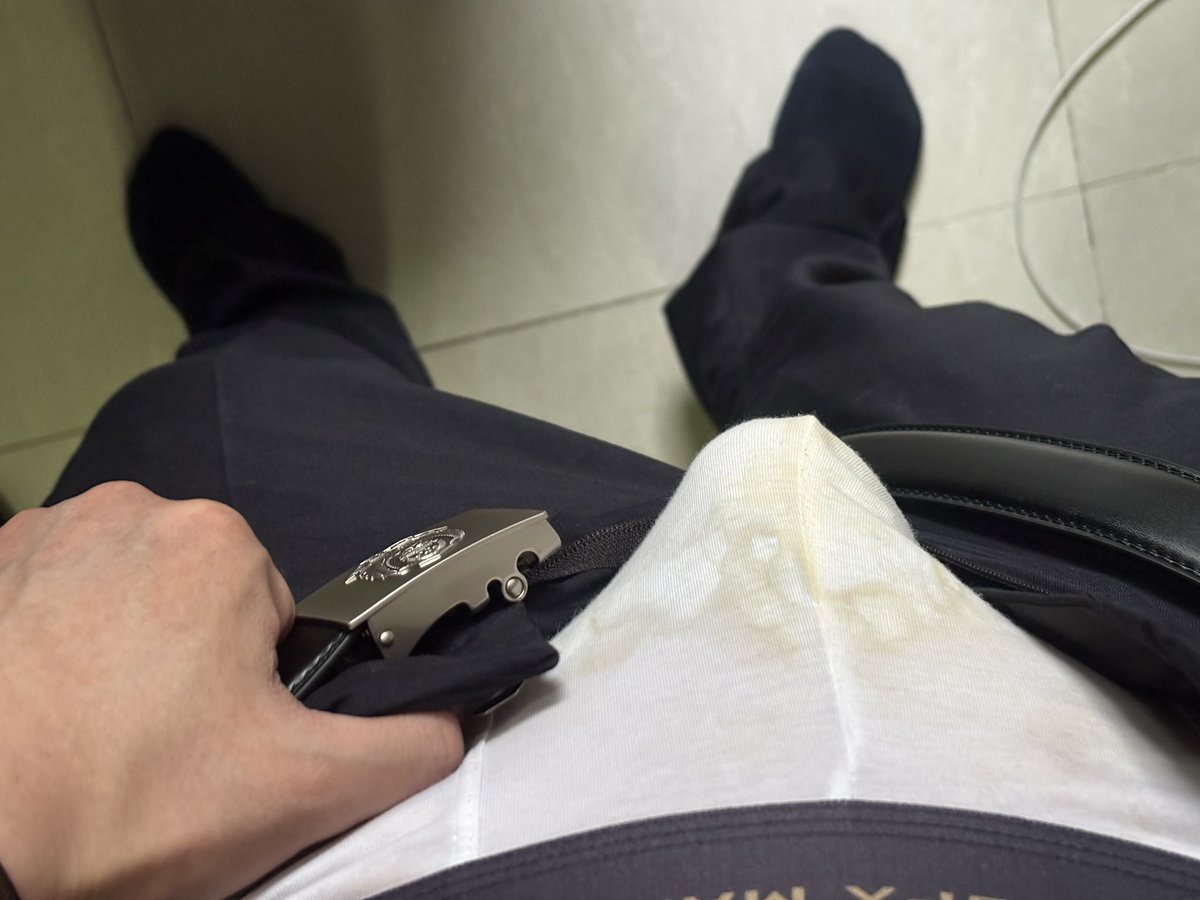 JenneSGin's tweet photo. 白色内裤上的精液+银水+尿液+蛋蛋的痕迹和味道是谁的爱 https://t.co/9w88Iv8EHy