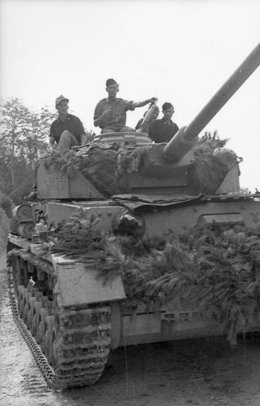 zdv300's tweet photo. 第16戦車師団の304号車の実車写真調べたらイタリア戦線では珍しく偽装てんこ盛りで興味深い https://t.co/9FyLgyDTAN