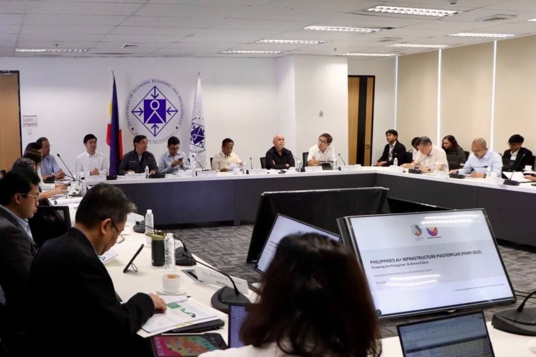 Sec_HenryAguda's tweet photo. Sa isinagawang Infrastructure Committee meeting kahapon, isang mahalagang hakbang ang pag-endorso ng Philippines AI+ Infrastructure Masterplan 2033 para sa pagsusuri ng Economy and Development Council.

https://t.co/0JXoC8uFWw

#DICT #SecA #PAIIM2033 https://t.co/9DXIMhiV2m