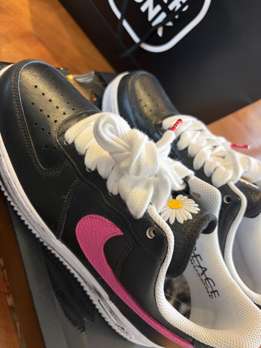 imerororo's tweet photo. 新しく買ったスニーカーの紐めっちゃきしめんでいいね！ https://t.co/B3S8t8revR