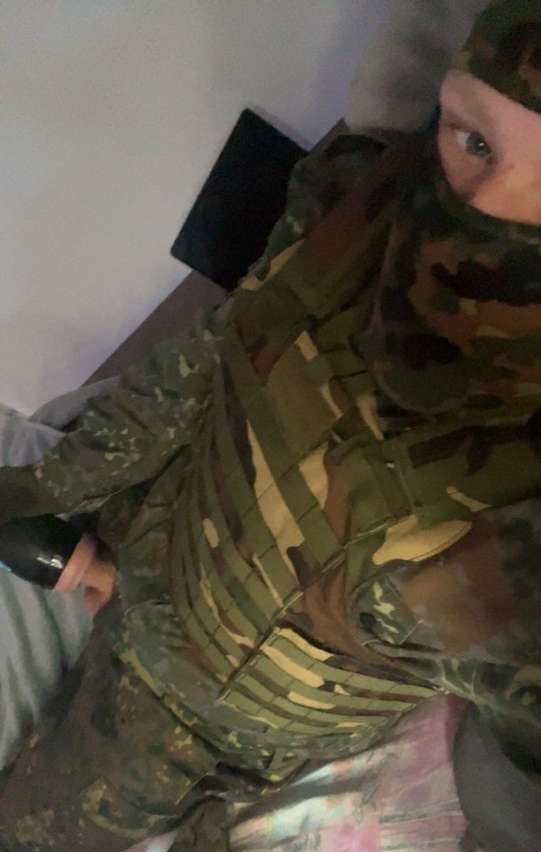 cncrd_ger's tweet photo. #gear #militarygear #military #german #gearhead #kinky #freeuse
 Operator in Heat 🥵 https://t.co/fq0nDQkIeh