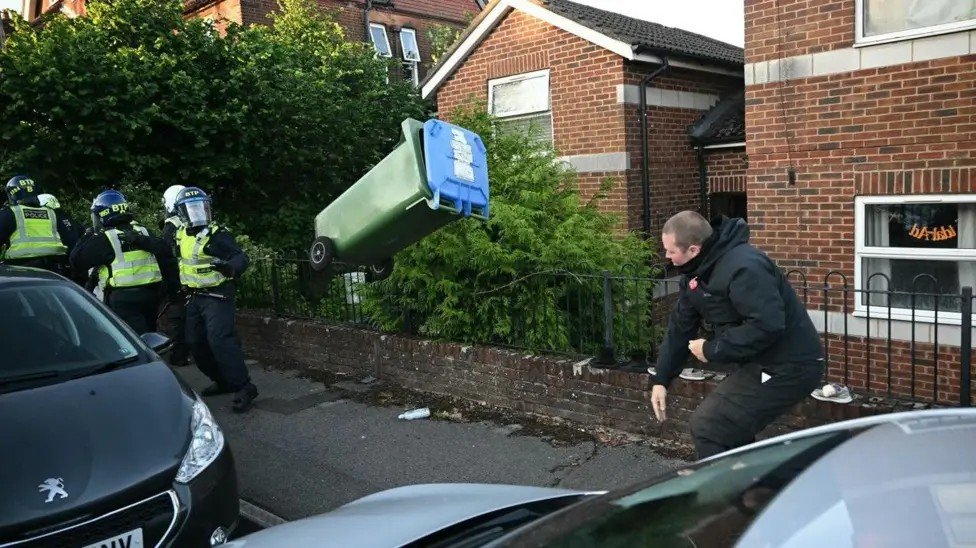 FarRightSkip's tweet photo. See this picture concerns me. 

The bin is green, but the lid is blue. How are you supposed to know what ordnance to load it with? https://t.co/uFDlLtzx5z