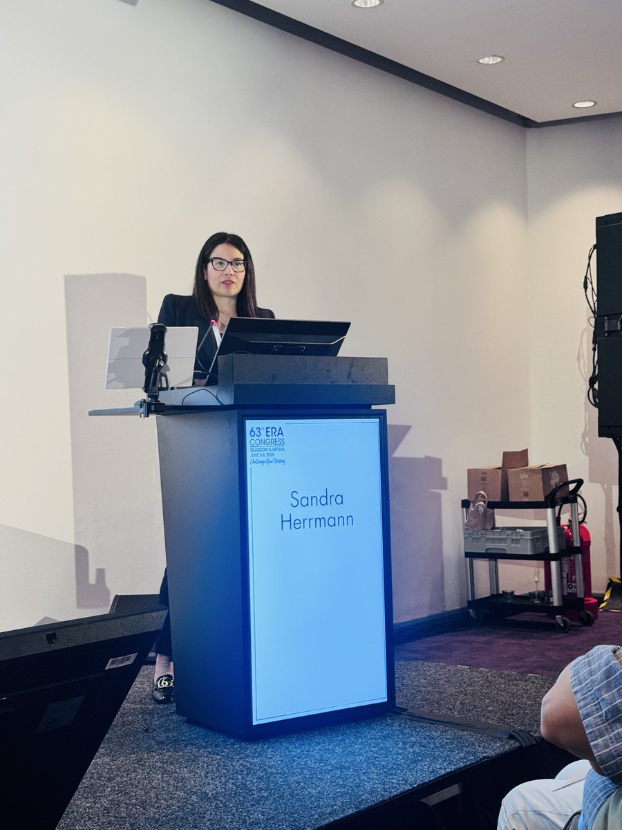 MayoClinicNeph's tweet photo. Wonderful presentation by Dr. Sandra Herrmann at #ERA2026 on “Biomarker-Driven Immunotherapy for Checkpoint Inhibitor–Induced Interstitial Nephritis.”
@HerrmannMd https://t.co/s6lrm2xX6q