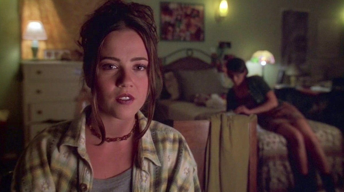 EugWSerra's tweet photo. Happy Birthday to Linda Cardellini! #LindaCardellini #Strangeland #ScoobyDoo #GravityFalls #CrystalLake https://t.co/usFocmD8iz