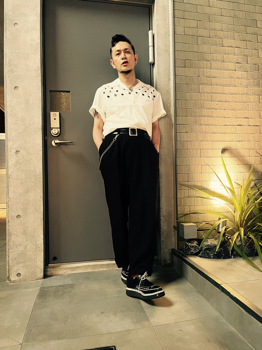 yokk_oi's tweet photo. 今日はPETのミュージックビデオ撮影🔥

シャツ#OriginalJohn
パンツ#PROPA9ANDA
ラバーソウル#GEORGECOX https://t.co/W3yplpbaGz