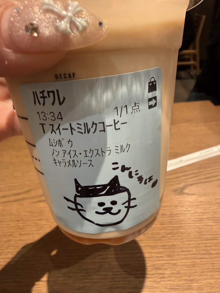 KAOKAWAII_oO's tweet photo. こないだ私の元に来たありえないハチワレ見て欲しい https://t.co/Mp6uG3L0iC