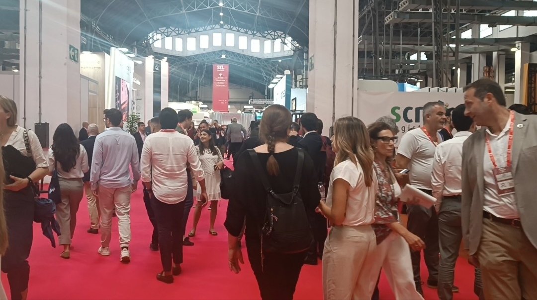Transcalit1962's tweet photo. Este año Transcalit no participa, pero no hemos querido faltar a la cita. ☀️
Encantados de visitar la feria y reencontrarnos con el sector.

 ¡Esperamos volver el año que viene! 🚛 https://t.co/y4QxEXhbFW