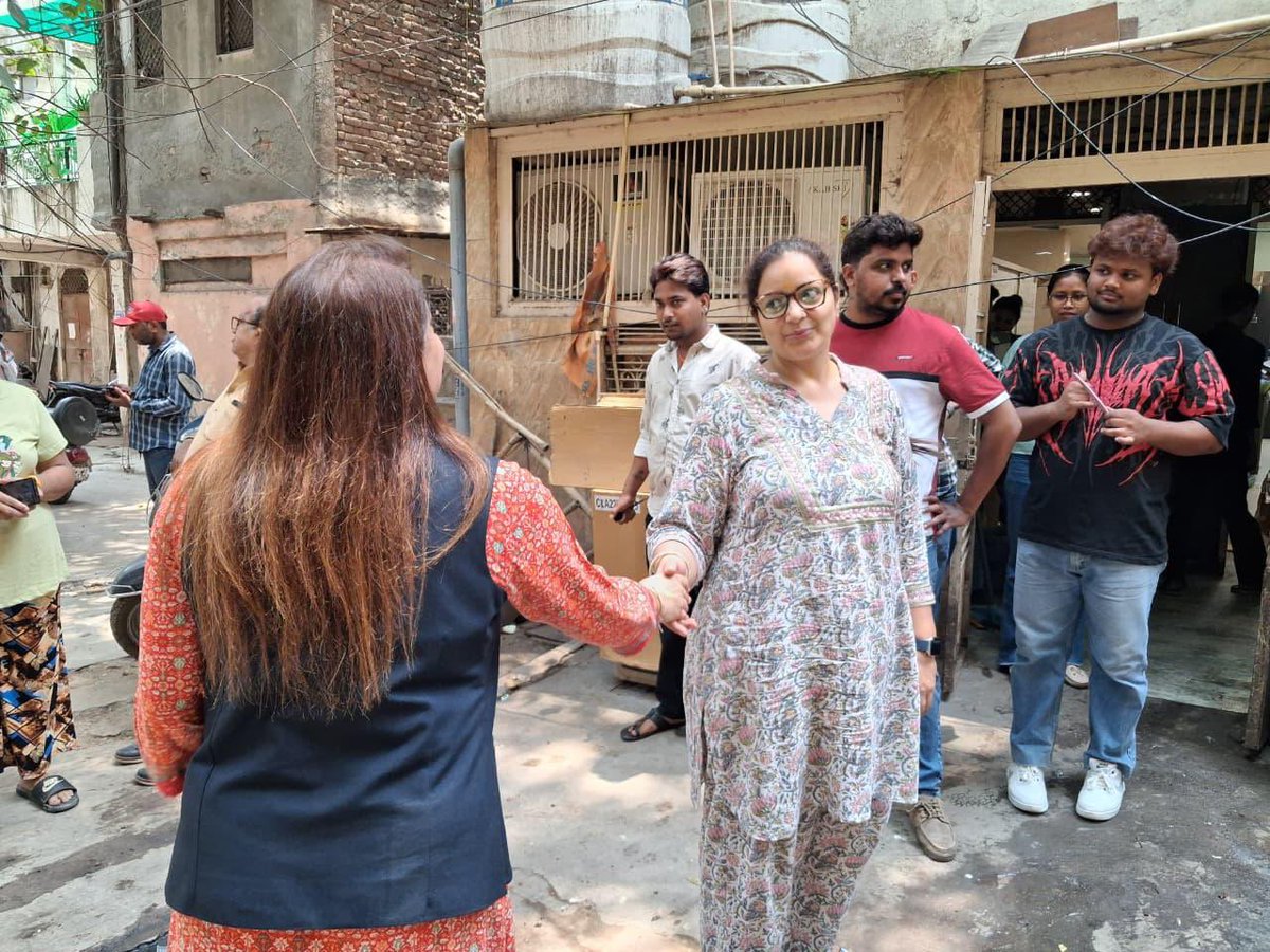 OberoiShelly's tweet photo. Sanitation inspection carried out today in Block B, West Patel Nagar, Ward 86 along with MCD officials to review cleanliness and civic sanitation arrangements. https://t.co/98N70wbbJH