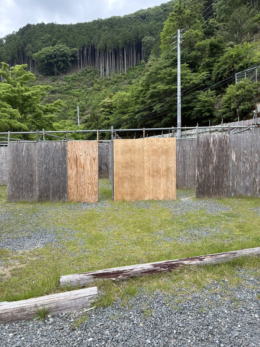 Takoyak27601812's tweet photo. @BtWq5
見本で許可を得て駐車場に展開していますがフィールド内に良い感じの場所が４ヶ所ほど有りますのでコソコソしてみて下さい
そしてコースの練習タイムを見せて下さい👴 https://t.co/npR9kt2rjT