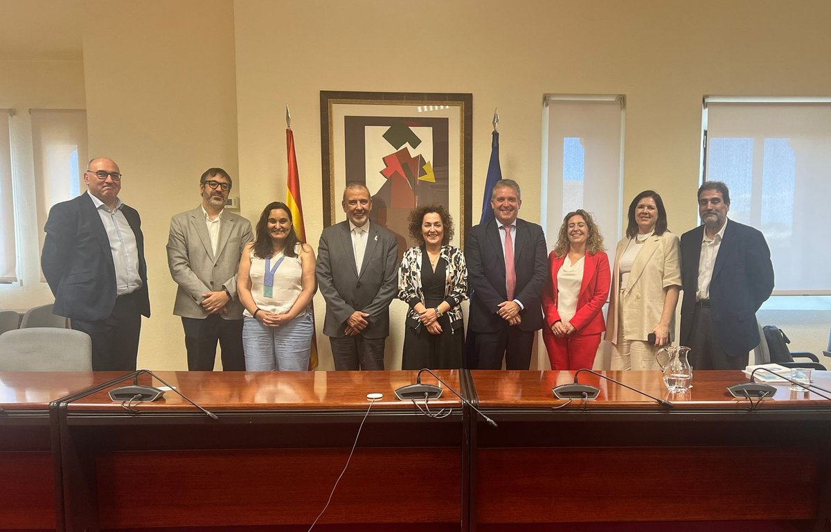 JaimePeris's tweet photo. Ayer fructífera reunión con Esther Monterrubio, Secretaria general de Formación Profesional del Ministerio de Educación, FP y Deportes, junto a los responsables de #CONAIF para seguir reforzando la colaboración entre la Formación Profesional y las empresas instaladoras. https://t.co/hWo6F8ZgTx
