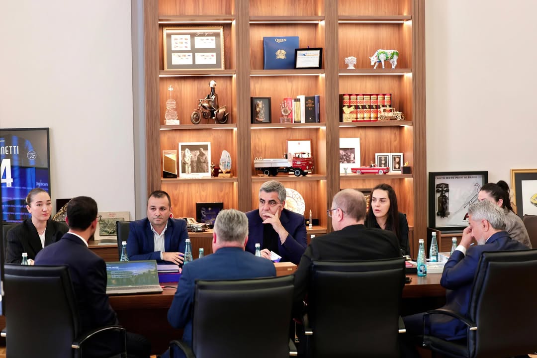 ISFsports's tweet photo. ISF President Zeljko Tanaskovic meets Albanian authorities 🇦🇱 to discuss the development of school sport and ISF event hosting.
Read more via https://t.co/p4mWhz6Auq
#ISFsports #Schoolsports #Albania https://t.co/VmXBcMqbbH