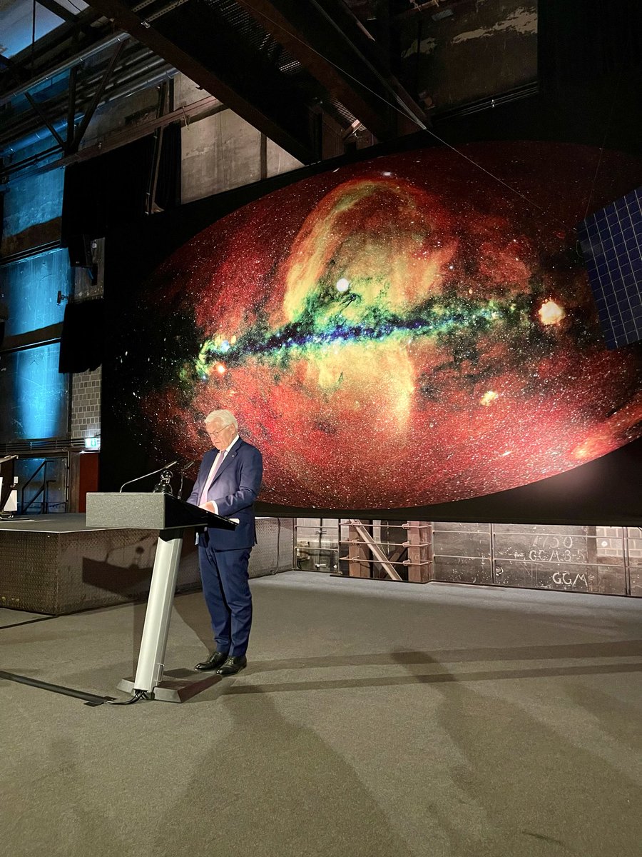 AmbassadorALBde's tweet photo. Eine besondere Freude war die Teilnahme an der diesjährigen diplomatischen Jahresreise im #Saarland. Vielen Dank an den Bundespräsidenten Herrn Steinmeier für die Einladung &amp; an die Ministerpräsidentin des Saarlandes Frau Rehlinger für die Gastfreundschaft 🇦🇱🤝🇩🇪 https://t.co/wklvN3CgSQ