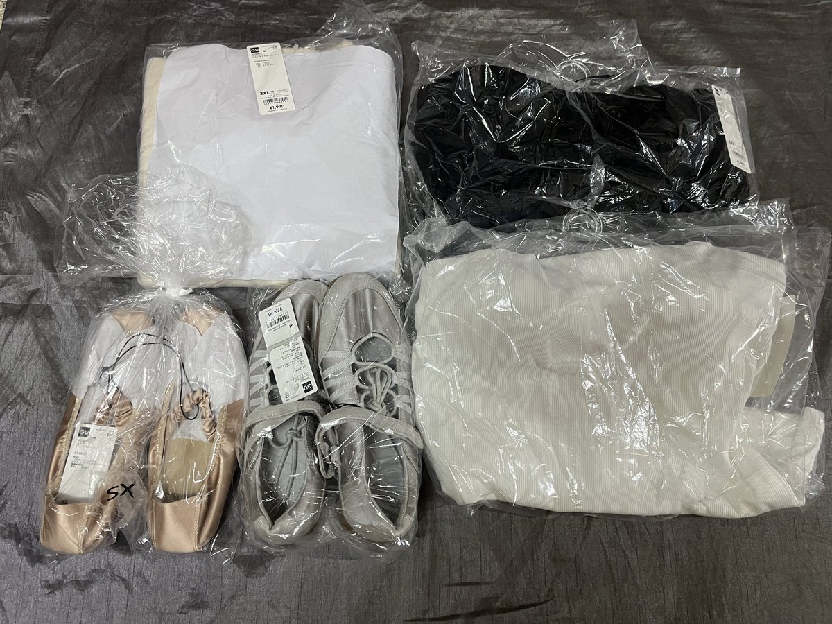 thevivishoppe's tweet photo. #TVSUpdates PH Address arrivals 🇵🇭

May 6 JAPAN Box! 🎉 Nasend na rin po yung arrival notice emails the other day, pacheck na lang. Thank you so muchhhh! 💖

Items:
• EXO EXhOrizon in Japan MDs (all batches)
• GU Pasabuys https://t.co/2ERCt1CdFJ