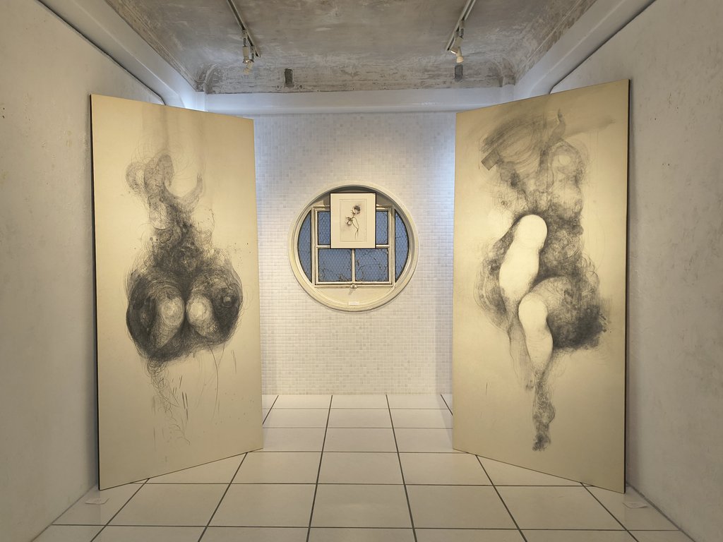 bimado's tweet photo. アモーレ銀座ギャラリー、ミ・アモーレGalleryで「小金井ケイコ個展―かわき―」が開催中✨️アンティーク建物内の白亜の空間に佇む、独創的な世界観に引き込まれます。アモーレは6/7迄、ミ・アモーレでの小品展示は6/9迄です。(桶)※事前予約制。produce by LUNE
@AMORE_Ginza　@BelladonnaArt @new0515 https://t.co/TWU4mi8usE