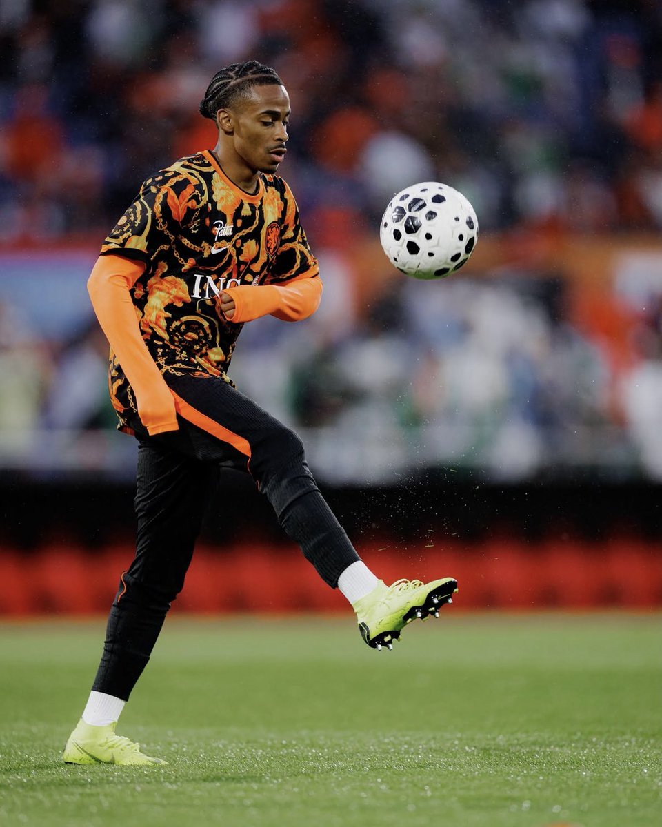 DegaineSo's tweet photo. D’accord, la nouvelle collab entre Nike et Patta pour les Pays-Bas, c’est très, très solide. https://t.co/l3Cebna2Vs