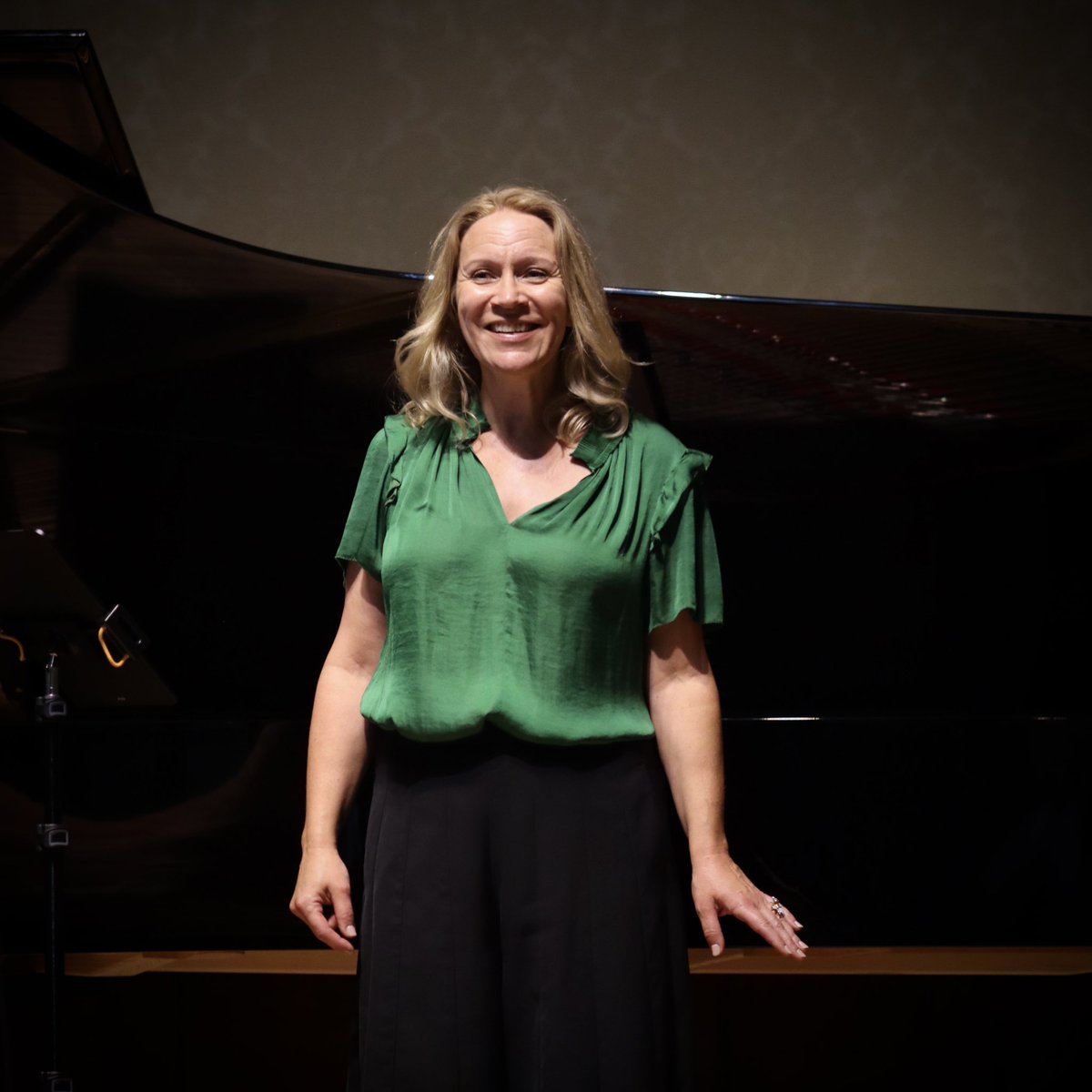Ianskellyradio3's tweet photo. Back @wigmore_hall for more live music on Classical Live @elizabethalker @BBCRadio3 from the hall’s 125th anniversary festival with soprano @SampsonCarolyn and  @jpianomiddleton. A gorgeous set of songs either composed or published the year Wigmore hall opened. Join me at 1pm. https://t.co/GGy17V1uIR