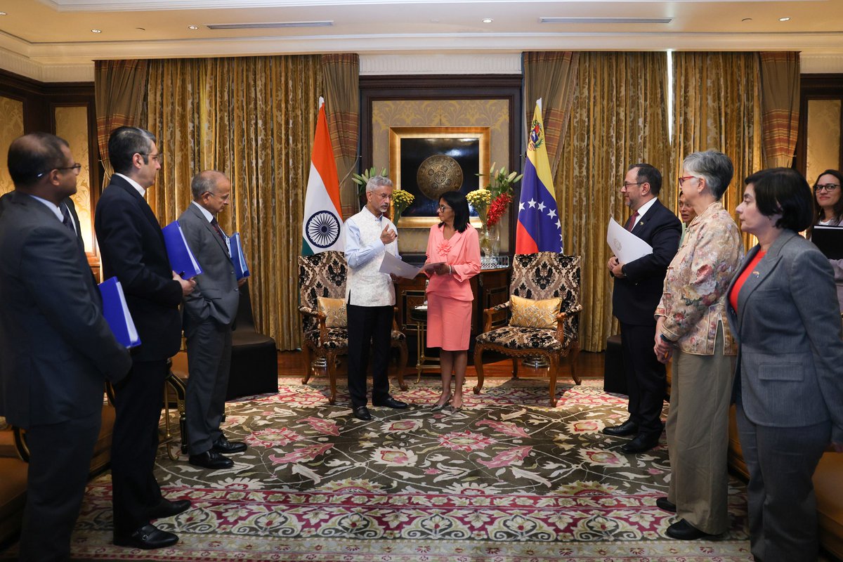 AlMomento_M's tweet photo. #EnFotos | Presidenta (E) Delcy Rodríguez se reunió en Nueva Delhi con el canciller de India Subrahmanyam Jaishankar https://t.co/0DsyKLCOr9