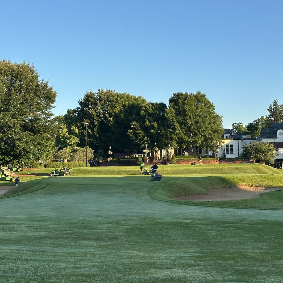 IHCCGreenkeeper's tweet photo. An incredible morning in the Bluegrass! 😎 #backtrack #kywx https://t.co/YcRldrMYoI
