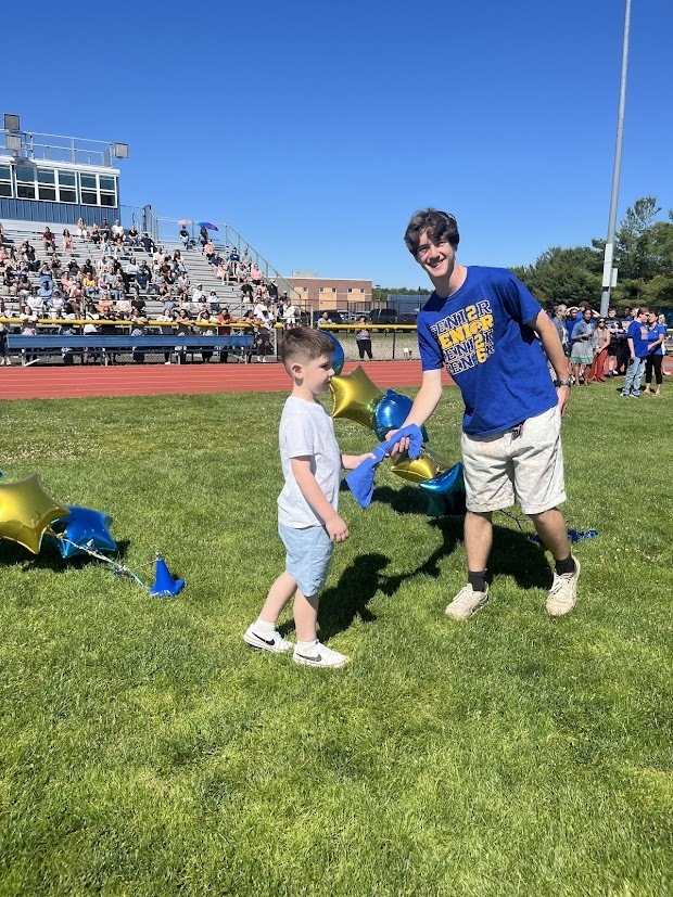 MTSDnews's tweet photo. On the same field where they will soon graduate, members of the Class of 2026 passed the torch to the Class of 2038 one student at a time. Read more about the student-led tradition connecting the district's oldest and youngest learners at https://t.co/SVkGebC16H. https://t.co/AAVttFkknF