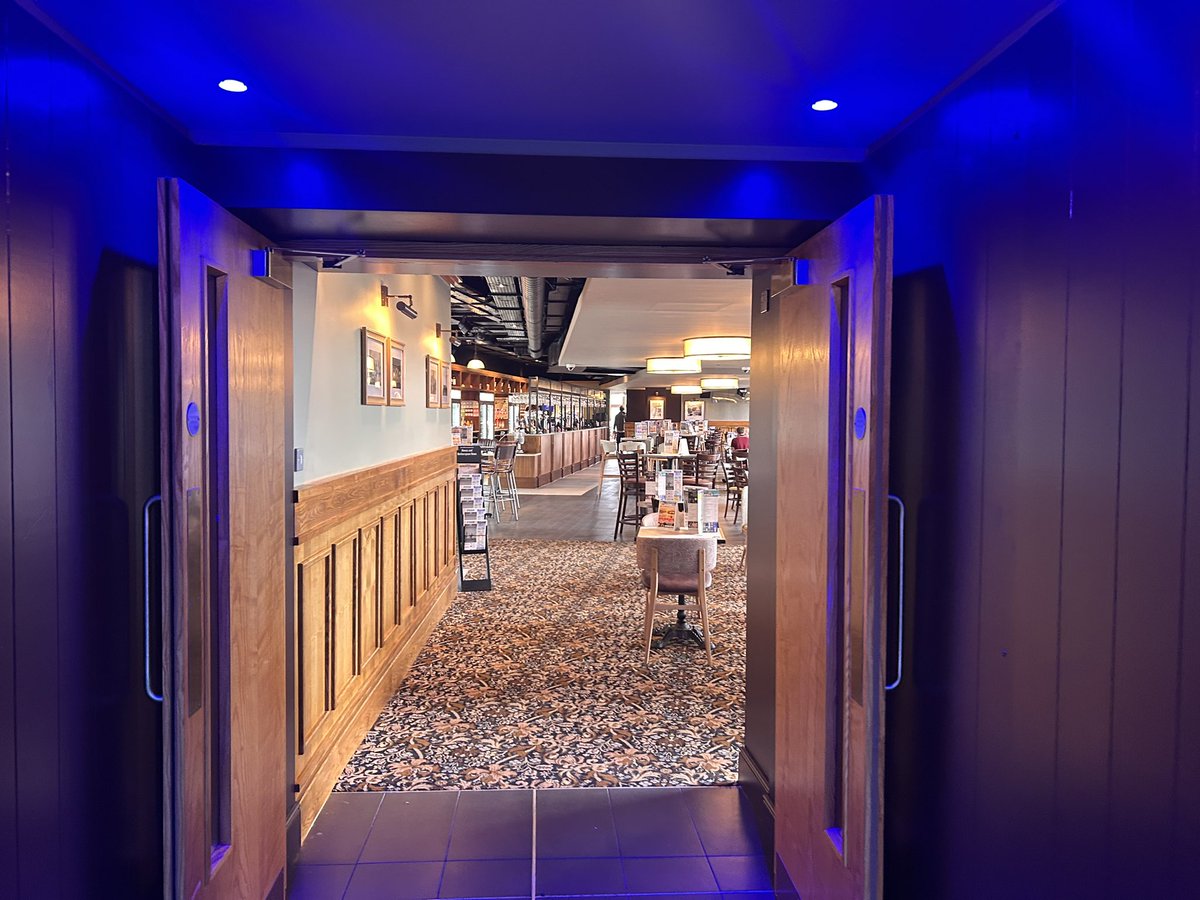 DaveVarley7's tweet photo. 614 Joe’s, University of Birmingham Guild of Students
#wetherspoons #wetherspoon https://t.co/NRhYTDYgcV