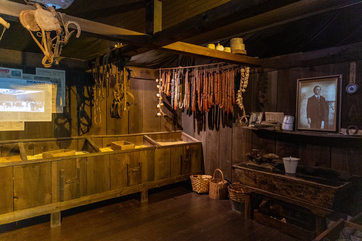 turismcentral's tweet photo. La cuna de nuestra arquitectura más auténtica.

Visita el Centro de Interpretación del Hórreo en Ribera de Arriba y descubre los secretos de estas joyas etnográficas. Un viaje por la tradición y el ingenio que perduran sin prisa.

#RiberaDeArriba #MontañaCentra https://t.co/OZiZOyXq28