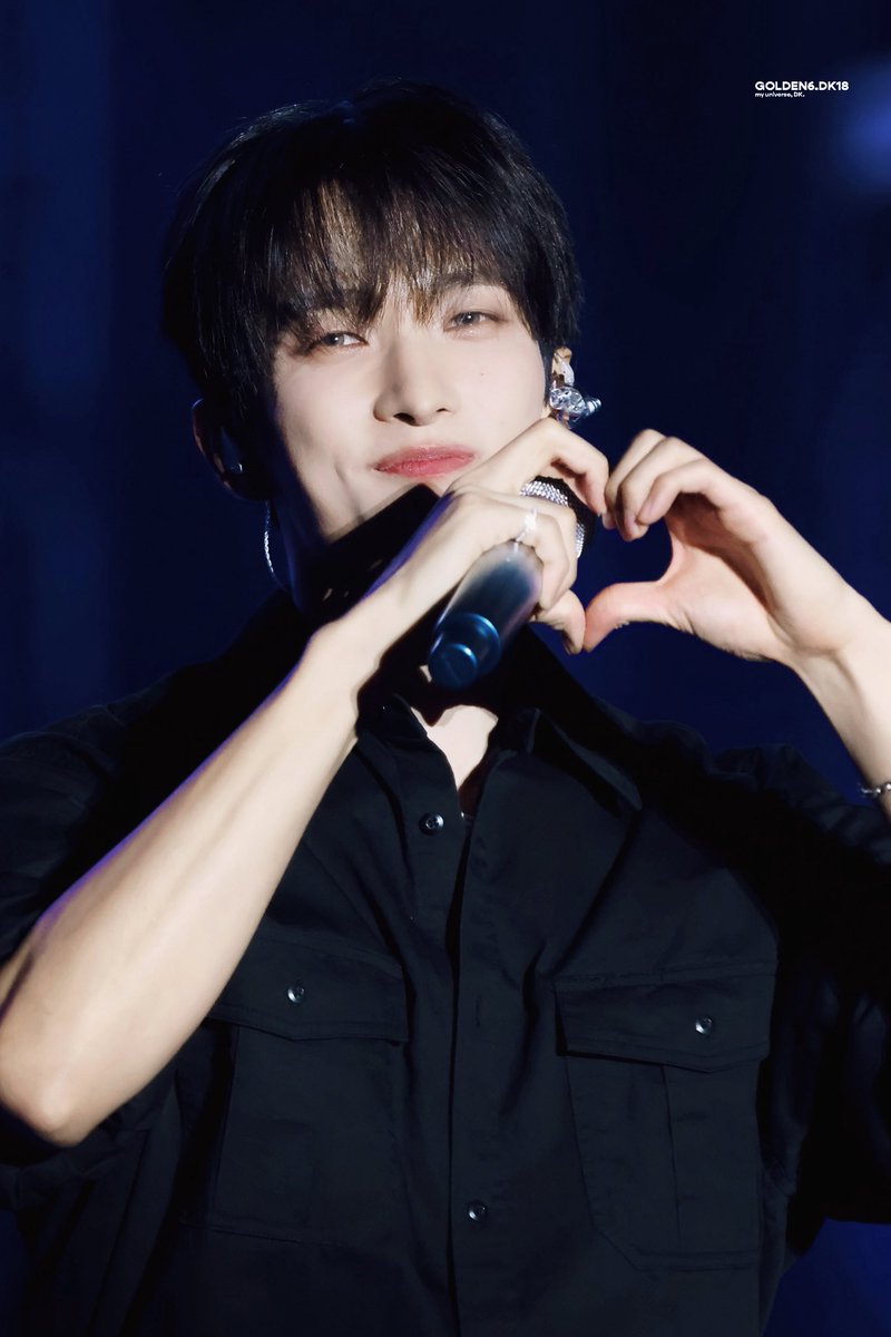 golden6_dk18's tweet photo. 20260531 DXS [SERENADE] ON STAGE in Daegu🇰🇷

i love you 3000🌹🫶🏻

#SEVENTEEN #DK #도겸 #DOKYEOM #석민 
#세븐틴 #ソクミン #ドギョム #李碩珉 @pledis_17 https://t.co/wnx3vX9yRg