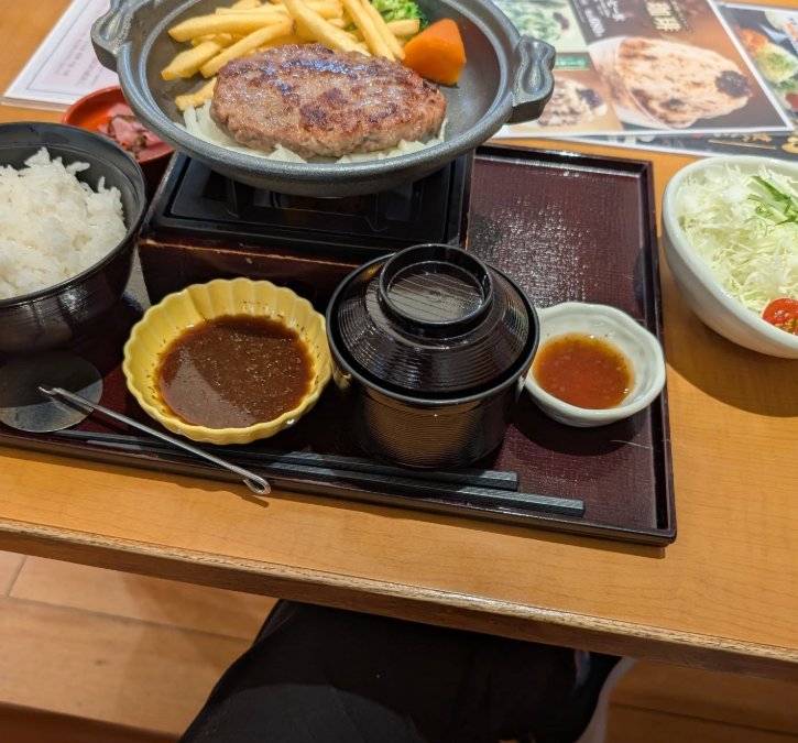 anapascalchahwa's tweet photo. 今日のランチ🍴
気持ち贅沢にしてみた（笑） https://t.co/xIIm7vy14f