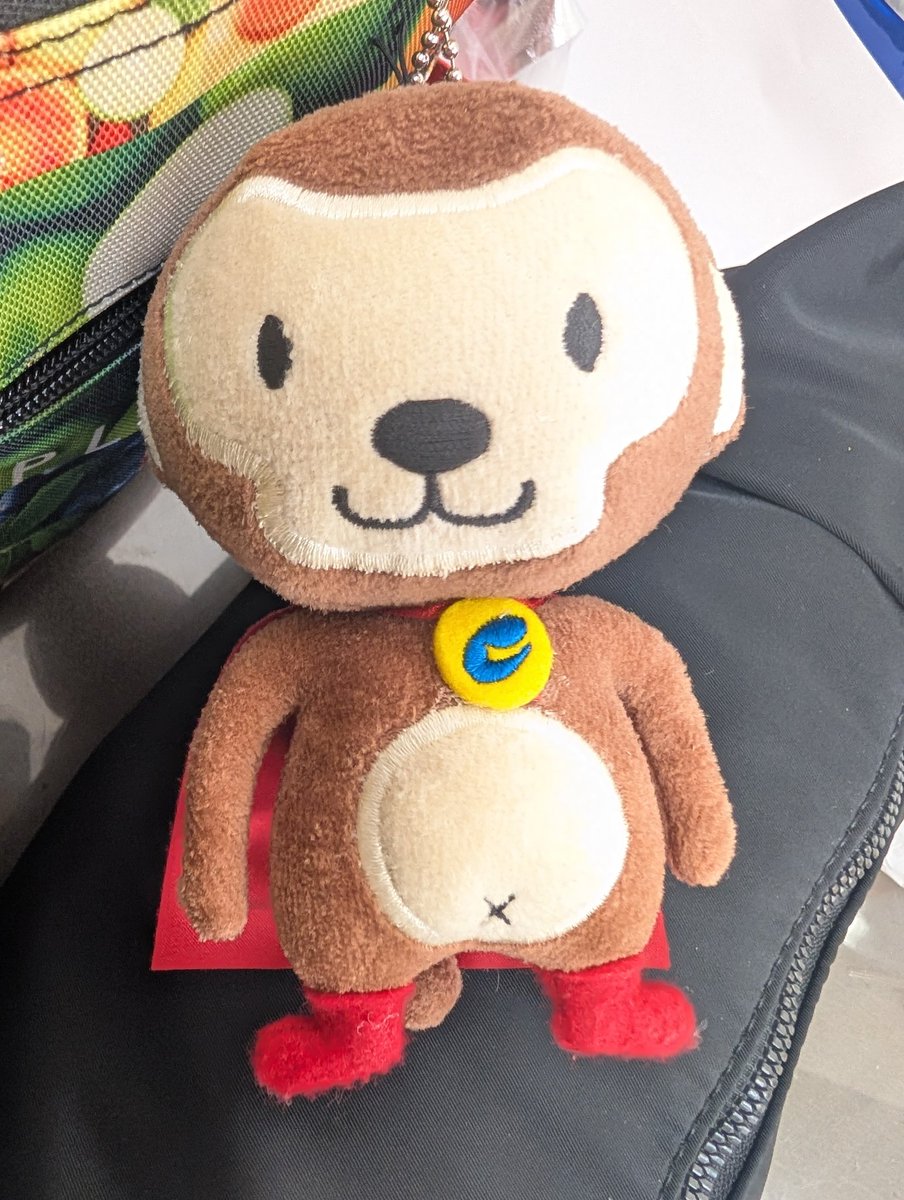 Monroethx's tweet photo. 職場の人が連れていたセルモンキーぬい https://t.co/p1A6lf8OEP