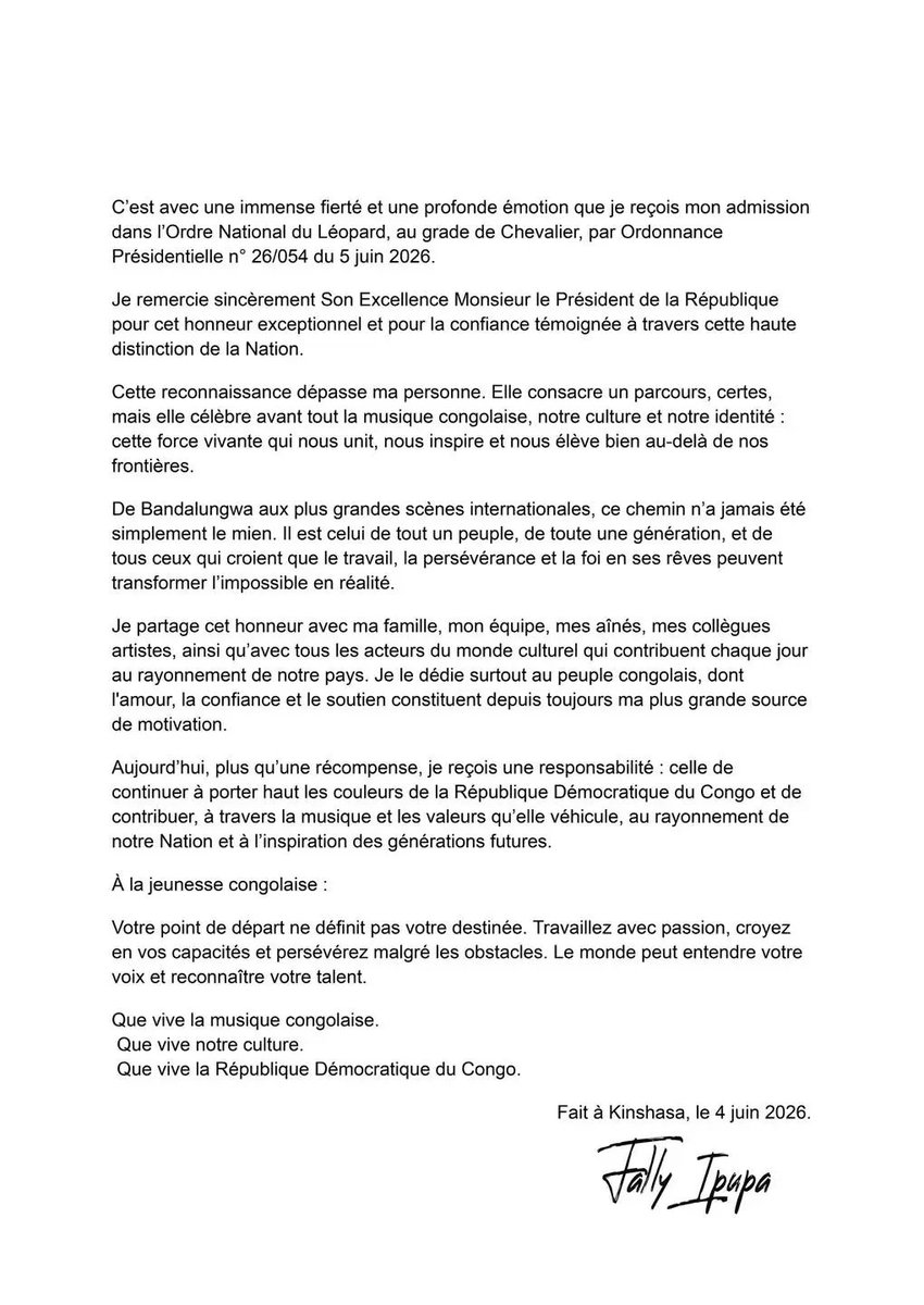 InfosPlus_rdc's tweet photo. #RDC : Élevé à la haute dignité de Chancelier des Ordres Nationaux au sein de l’Ordre National du Léopard, l’artiste musicien @fallyipupa01 remercie le Président de la République Félix Antoine Tshisekedi Tshilombo pour cet honneur exceptionnel. 👇 https://t.co/qEbbKzOt4c