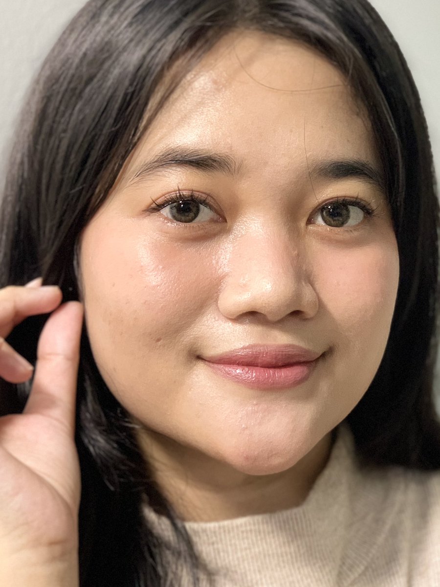 Mawrcellaa's tweet photo. One swipe and I'm good to go 💋✨

Ga perlu ribet pakai lip balm + lip tint lagi kalau ada tinted lip balm. https://t.co/lkGf2Z4aOn