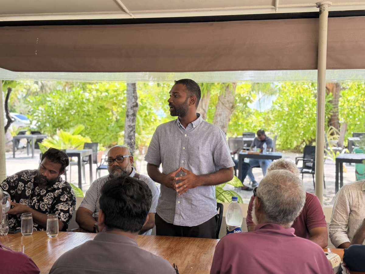 saathiu0717's tweet photo. އިތުބާރު ކެމްޕެއިން ޓީމުން މިވަގުތު ހައްދުންމަތީގަައި 

އެމްޑީޕީގެ ޗެއަރޕާރސަންކަމަށް @MickailNaseem އަށް ވޯޓު ދެއްވާ!
3️⃣☑️
#VoteMeekail
#Ithubaaru
#Meekail4CP https://t.co/5BEgq7rt0u