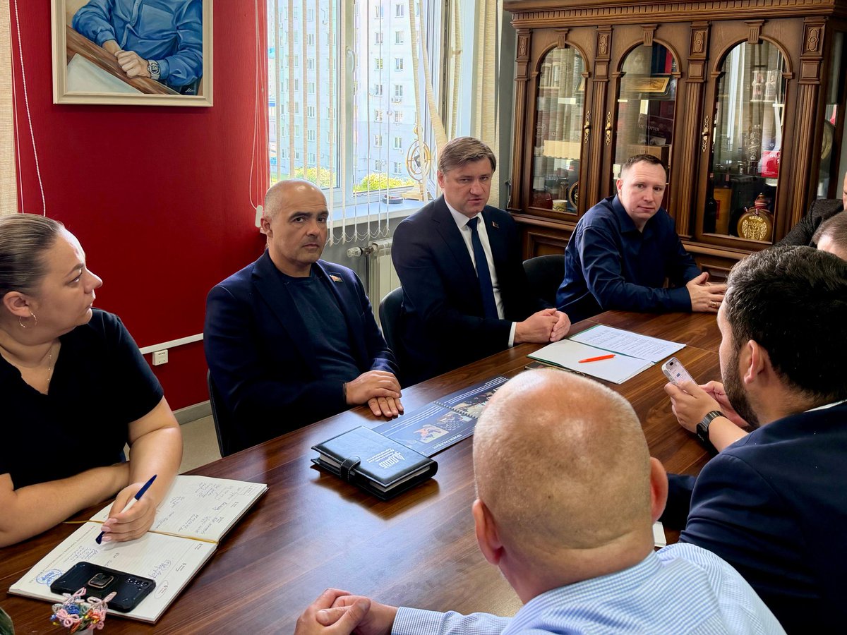 BelarusEmbKz's tweet photo. Чрезвычайный и Полномочный Посол Республики Беларусь🇧🇾 в Республике Казахстан🇰🇿 Алексей Богданов встретился с Председателем Либерально-Демократической партии Беларуси Олегом Гайдукевичем. В мероприятии также приняли участие представители белорусского бизнеса. https://t.co/HGK3q3On3O
