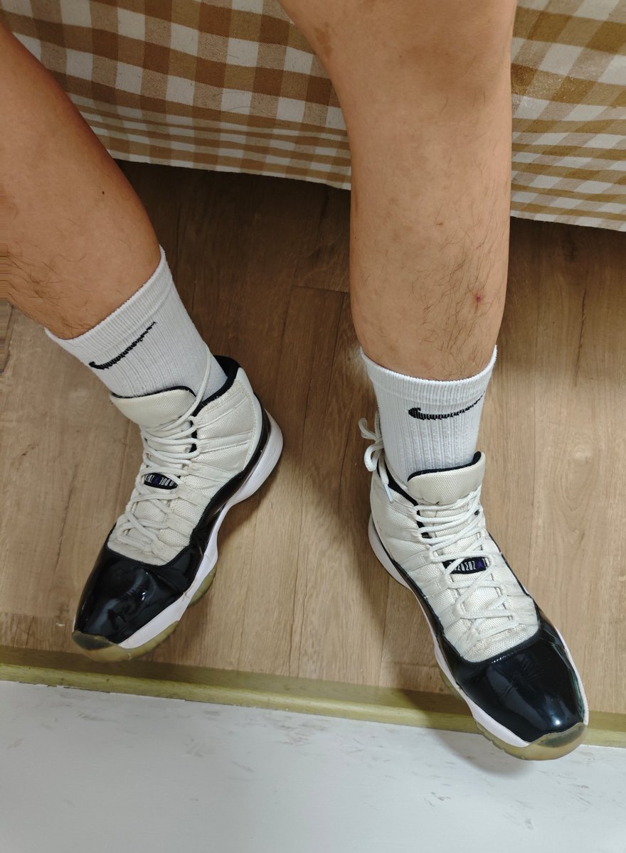 CdrsEh's tweet photo. 感覺這個人手一雙來的
（好了我承認康扣真的色到不行🤤） https://t.co/2txFmOjM95