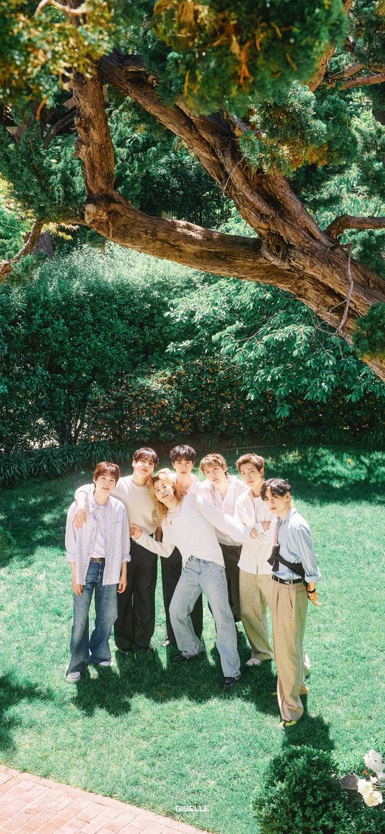 613Giselle's tweet photo. #2026BTSFESTA 방탄소년단 가족사진 https://t.co/Qap2wiZE3p
