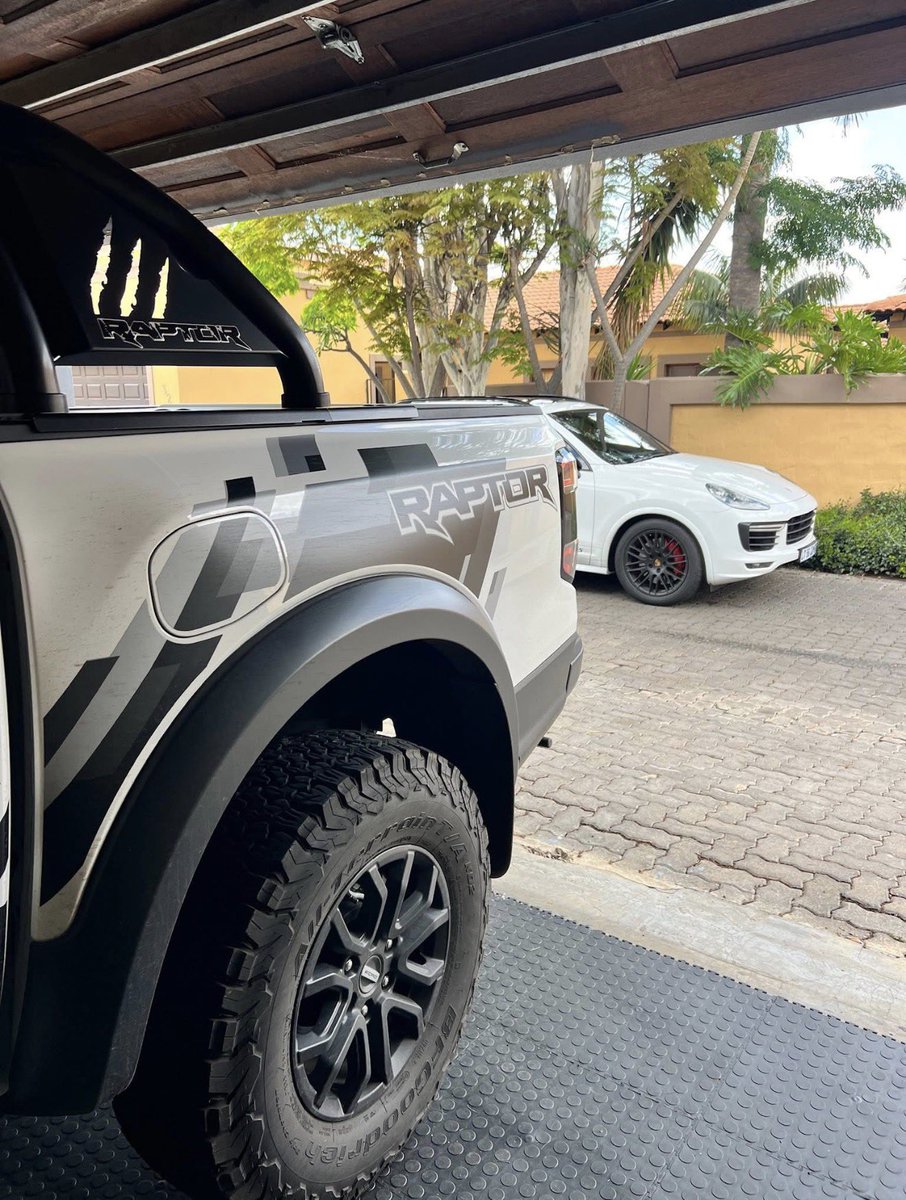 mphokeo's tweet photo. Yoh🙆🏿‍♀️🤦🏾‍♀️ https://t.co/IWV25XzYAU