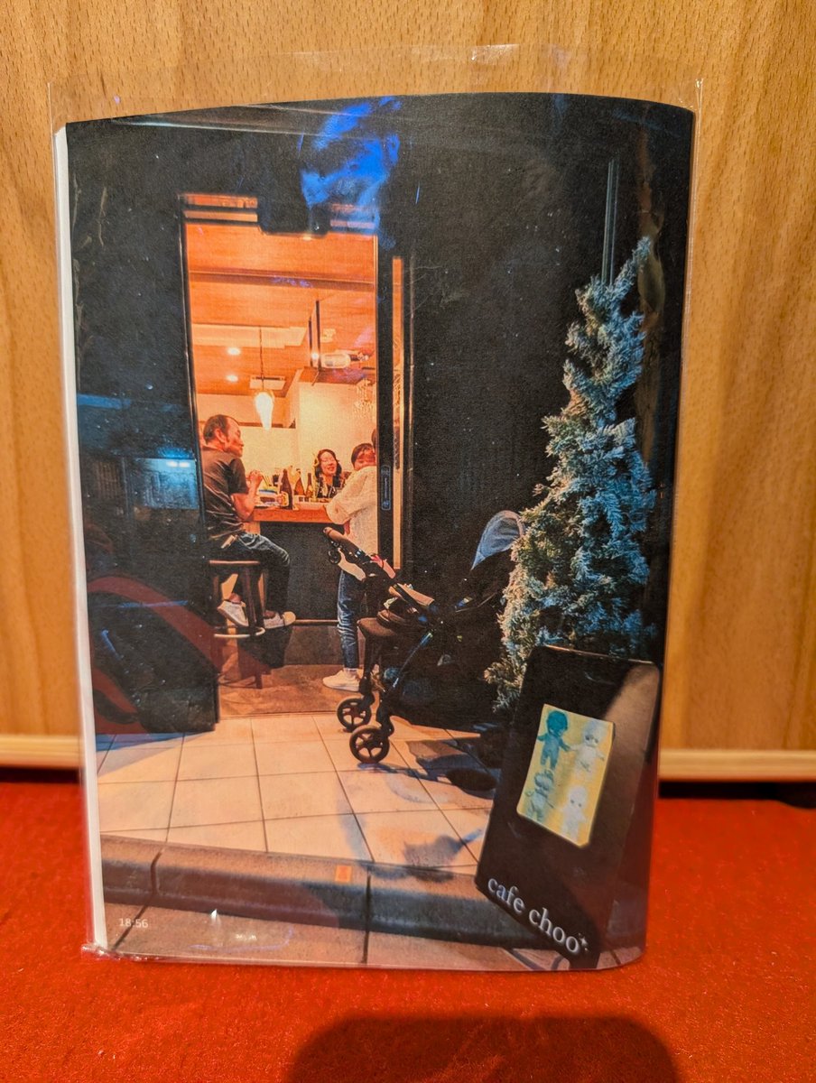 dreamsmoke009's tweet photo. 最高傑作のZINEができました。「cafe宙ラスト・デイ」。スカイツリーの麓にあるルカタマのお店cafe宙の最後の一日を追ったフォト・ドキュメント。巻末にはルカタマ幼少期のレア写真群とインタビュー収録。渾身のフルカラー108P！限定50部！6/6サイケデリック幼稚園のワンマンライブにて無料配布！✨️ https://t.co/mw4WumAaOQ