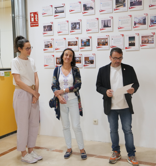 bibliotecaubu's tweet photo. ✨Hoy se han entregado los premios a las ganadoras de los concursos del Dia del Libro. ¡Enhorabuena a las ganadoras! 
Entregan los premios Elena Vicente Domingo (secretaria del Consejo Social) y Fernando Martín (director de la Biblioteca)
#biblioubu #diadellibro https://t.co/NxmT2DCkNn