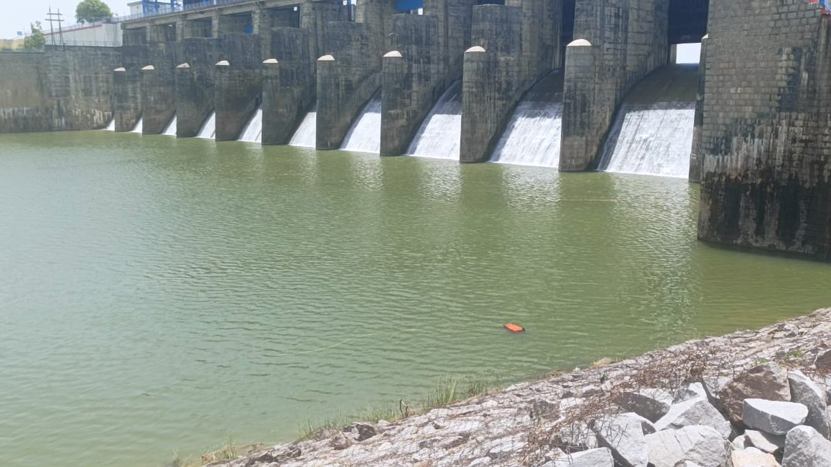 csmrsdelhi's tweet photo. CSMRS Geophysics Team carrying out underwater scanning of the Energy Dissipation Arrangement of Maudaha Dam using Underwater Remote Operated Vehicle to assess subsurface conditions. This underwater scanning is being carried out with advanced sensors to obtain subsurface profiles.

#Ministry_of_jal_shakti  #CSMRS #UttarPradesh #DamSafety #UnderwaterSurvey #MaudahaDam