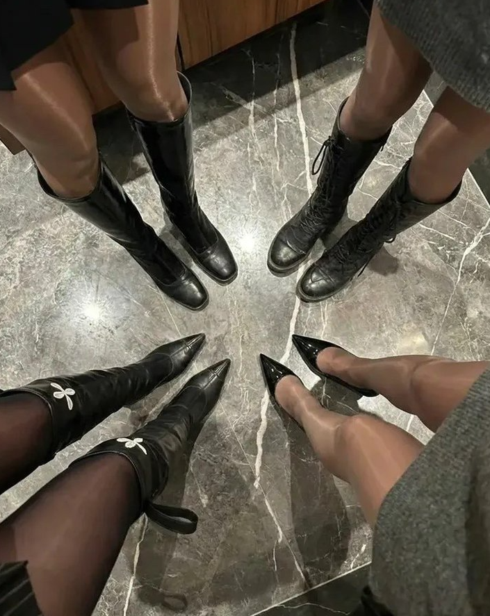 xxFEMKExx's tweet photo. くさい足好きなんでしょー？😈 https://t.co/7weJHNYSqi