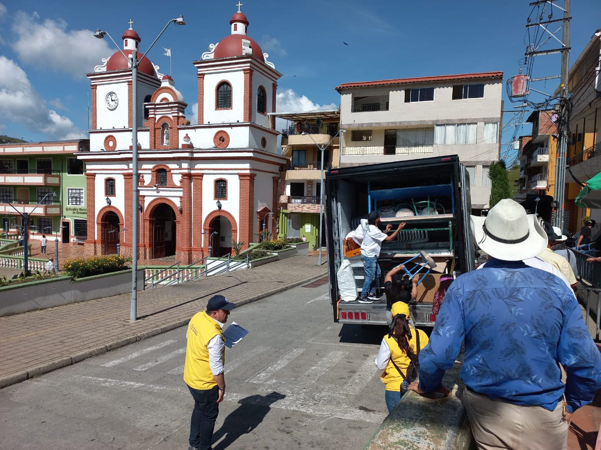 UnidadVictimas's tweet photo. #TerritoriosQueRenacen | Más de 200 niñas, niños y adolescentes de 📍#Granada, #Antioquia, cuentan hoy con mejores espacios para aprender. 🏫📚

Con una inversión superior a $130 millones, fortalecemos la educación rural, la permanencia escolar y la construcción de paz. 🕊️ https://t.co/Ep6wtZFXjL