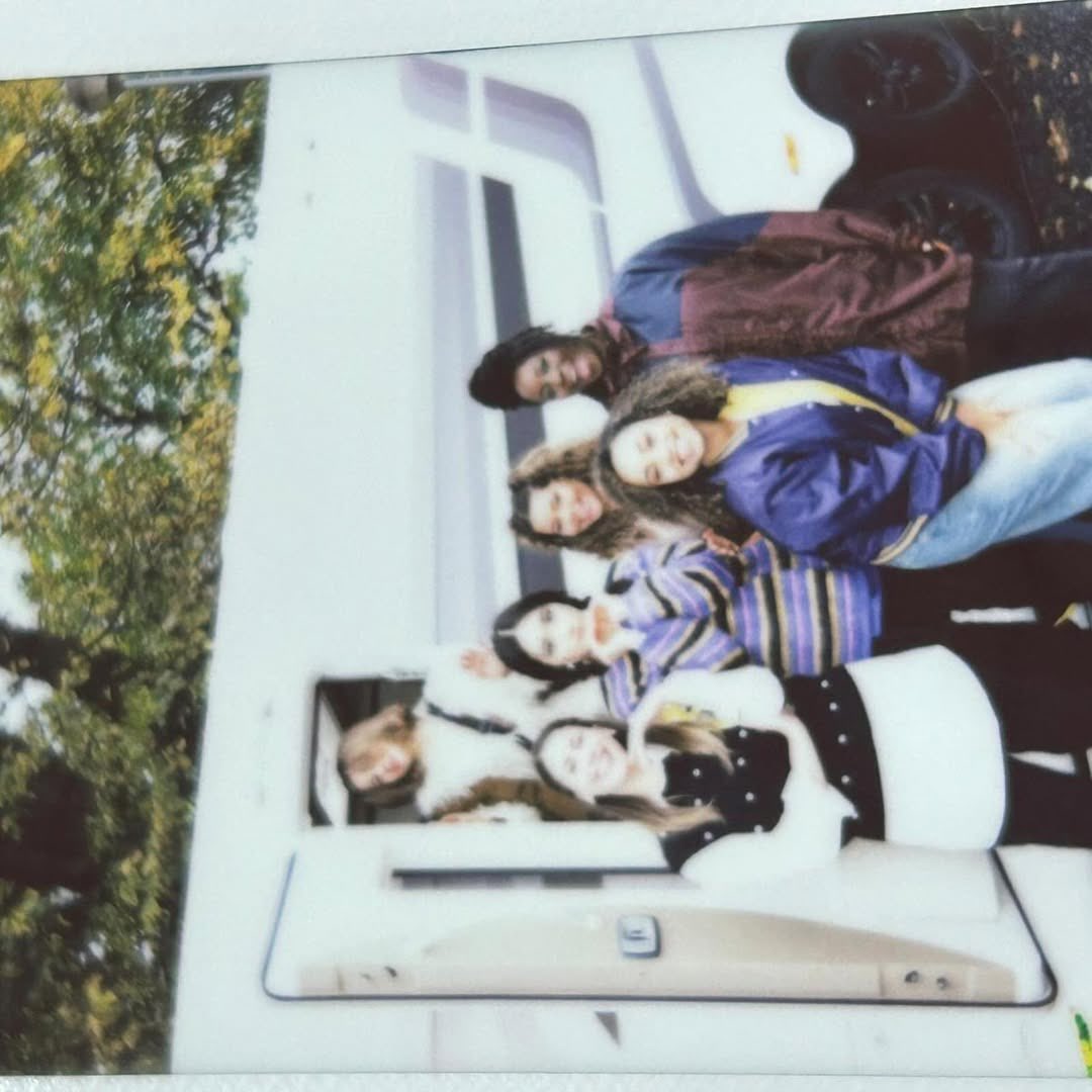 herinsites's tweet photo. [230526] INSTAGRAM UPDATE

“Representing all the goths in Manneh 🖤👩‍🎤🤘🎸

Finding Emily is now in cinema’s 📧 !!!!”

#HERIN #헤린 #서헤린 https://t.co/KX9kUiQ6JQ