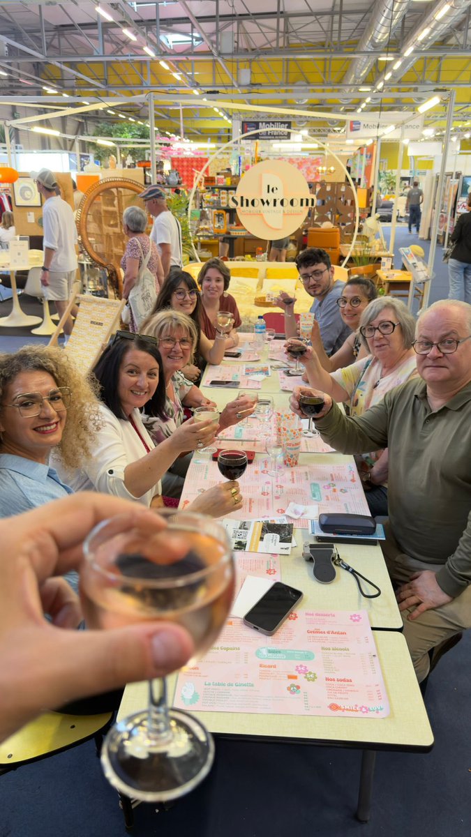 rn_aude86's tweet photo. Superbe journée à la Foire Expo de Poitiers avec les militants de la 2ᵉ circonscription ☀️
Une belle surprise avec la présence de @JacqueminHager , notre déléguée départementale ❤️
Merci à tous pour ce beau moment de convivialité et d’engagement ! 🇫🇷
@RN86_Vienne @RNational_off https://t.co/y5z6BgpPRW