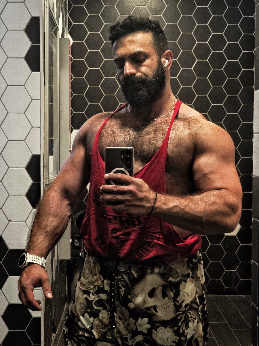 GuyMotola's tweet photo. ARMing up๐ช๐ผ
#MuscleMass #BuiltDifferent #MassMonster #GymAddict #BeastMode #Physique #SizeSeason #IronLifestyle #DominantEnergy #HeavyMuscle #MensPhysique #AestheticMass #GymMotivation #BodybuildingLifestyle #ThickAndBuilt #PowerLook #MuscleCulture #ElitePhysique #BulkSeason https://t.co/UHCZ96bhLB