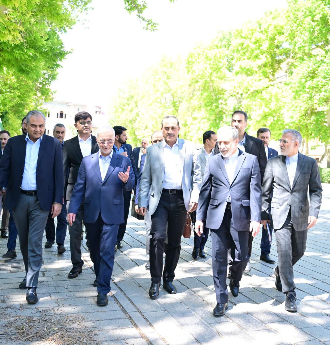 ShaukatPiracha1's tweet photo. @BreakingNews
A deal between the #US and #Iran to be announced soon.
 
#Pakistan has done it once again. #Pakistan has managed regional &amp; hostile players to agree. #CDF visit to Tehran has done it https://t.co/HFqDZQuDMr