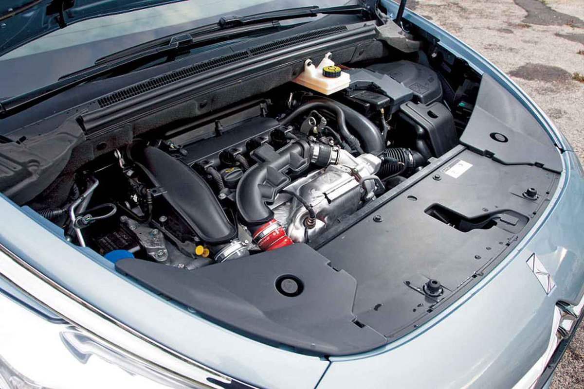 WebMotorMagazin's tweet photo. 【10年ひと昔の新車】
シトロエン DS5 は見た目も走りも独自性のあるフランス流グランツーリスモだった

https://t.co/1xCQqZhMtM

#シトロエン #DS5 https://t.co/i0U28ojJjm