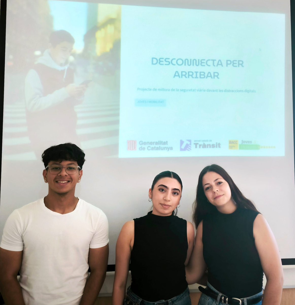 EsitFP's tweet photo. Un grup de 2n curs del CFGM de Gestió Administrativa de la nostra escola ha estat seleccionat com a finalista en la 19a edició del concurs Joves i Mobilitat. https://t.co/ayC0bRejr0 https://t.co/yJCJbyKQ9s